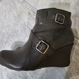 Womans boots size 6.5